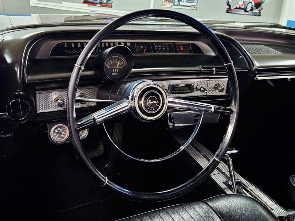 Image 13/20 of Chevrolet Impala SS Sport Coupe (1964)