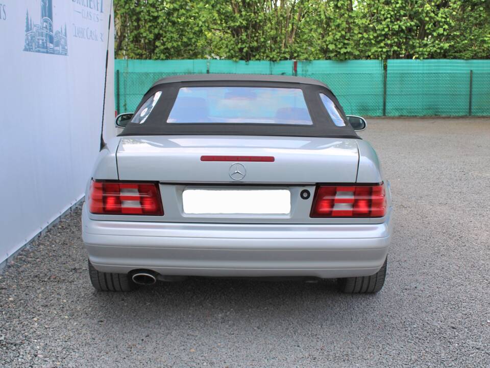 Image 4/50 of Mercedes-Benz SL 320 (2001)