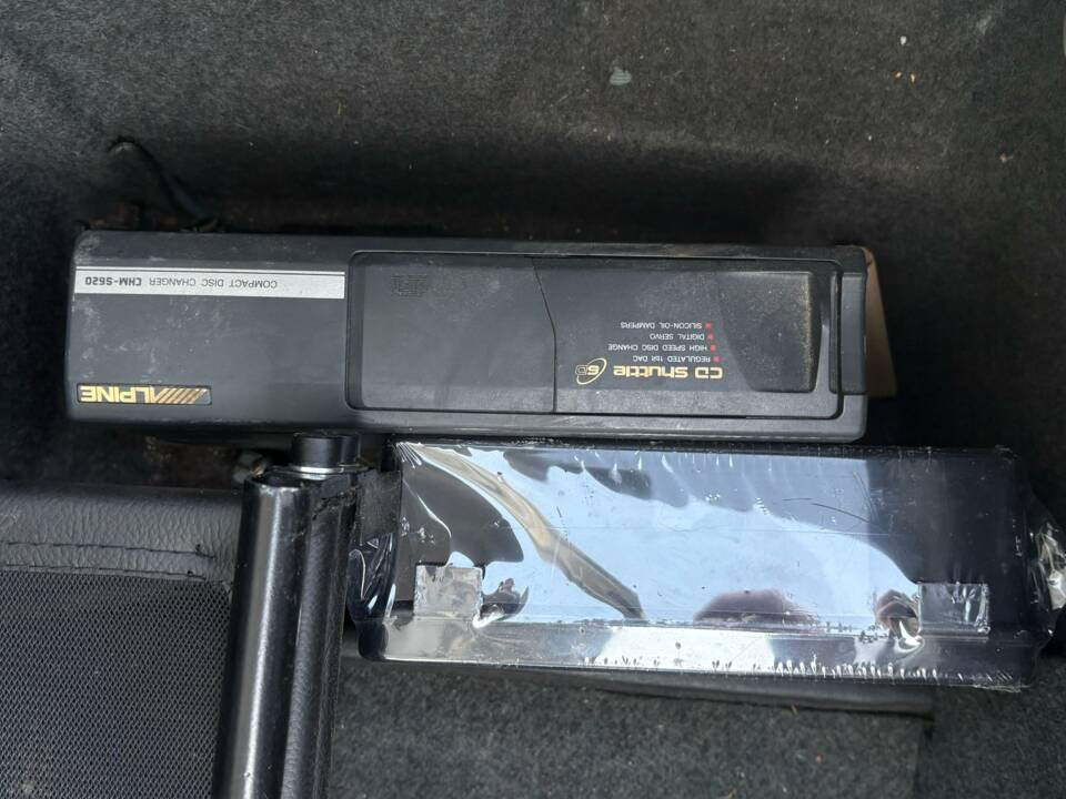 Image 17/29 of BMW 320i (1988)