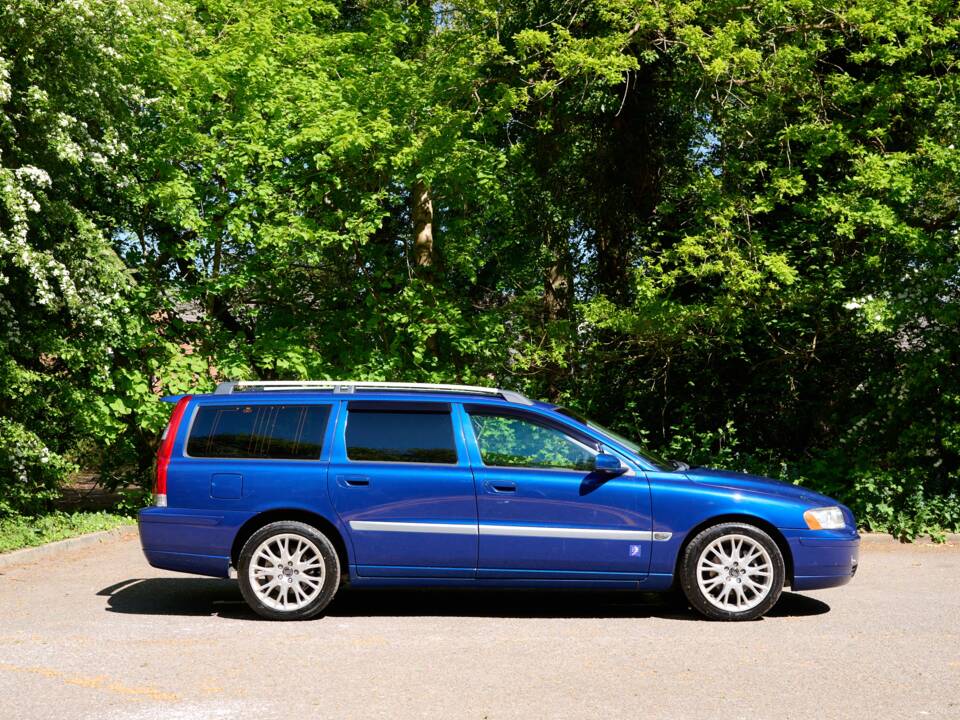 Image 13/50 of Volvo V 70 2.4 (2006)