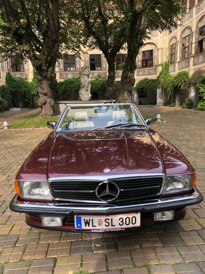 Image 13/22 of Mercedes-Benz 300 SL (1986)