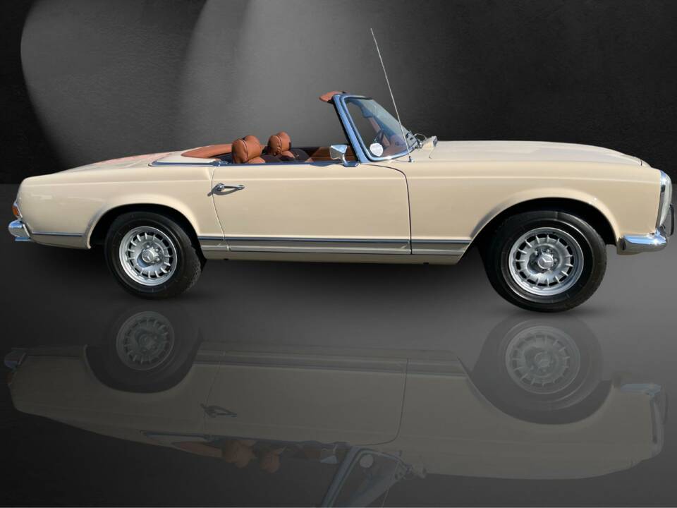 Immagine 2/50 di Mercedes-Benz 280 SL (1969)
