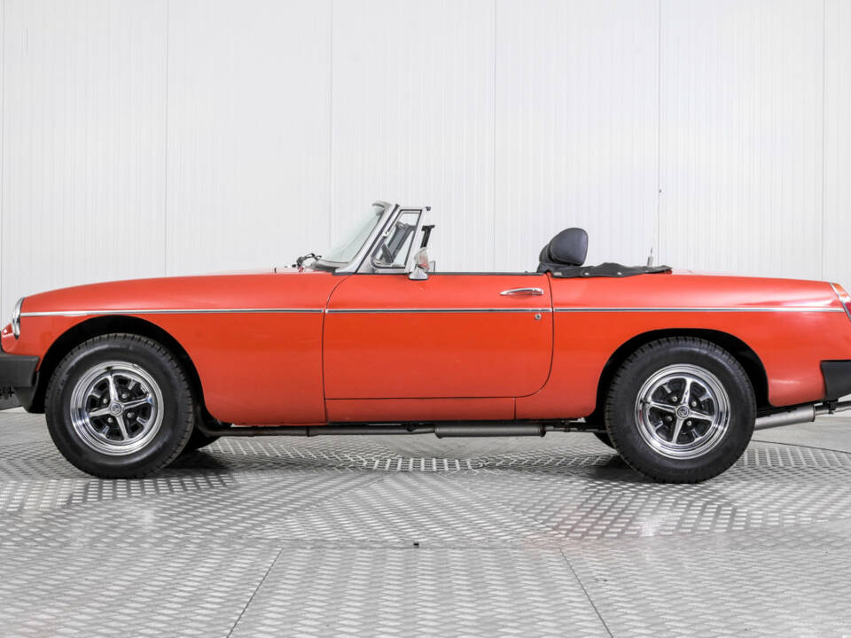 Image 14/50 of MG MGB (1976)