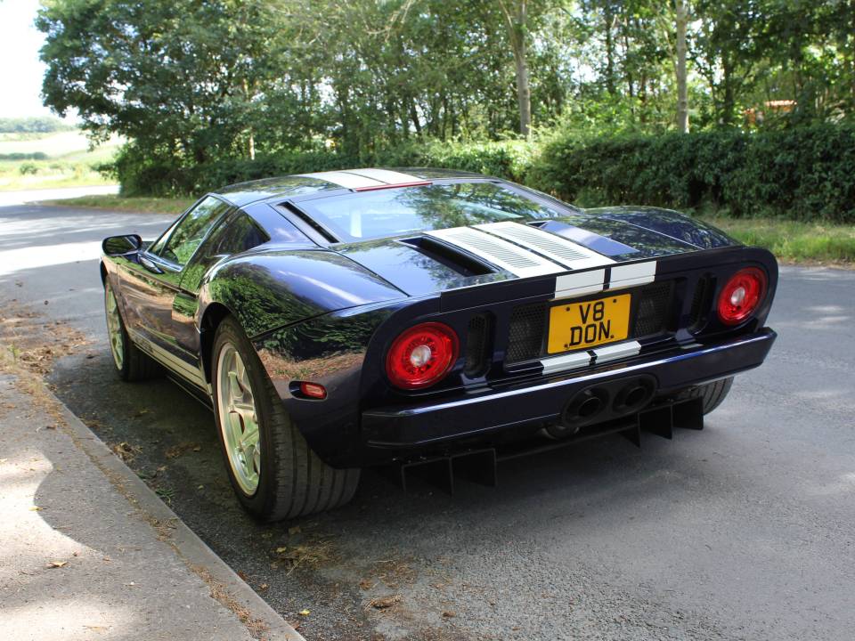 Image 4/15 of Ford GT (2006)