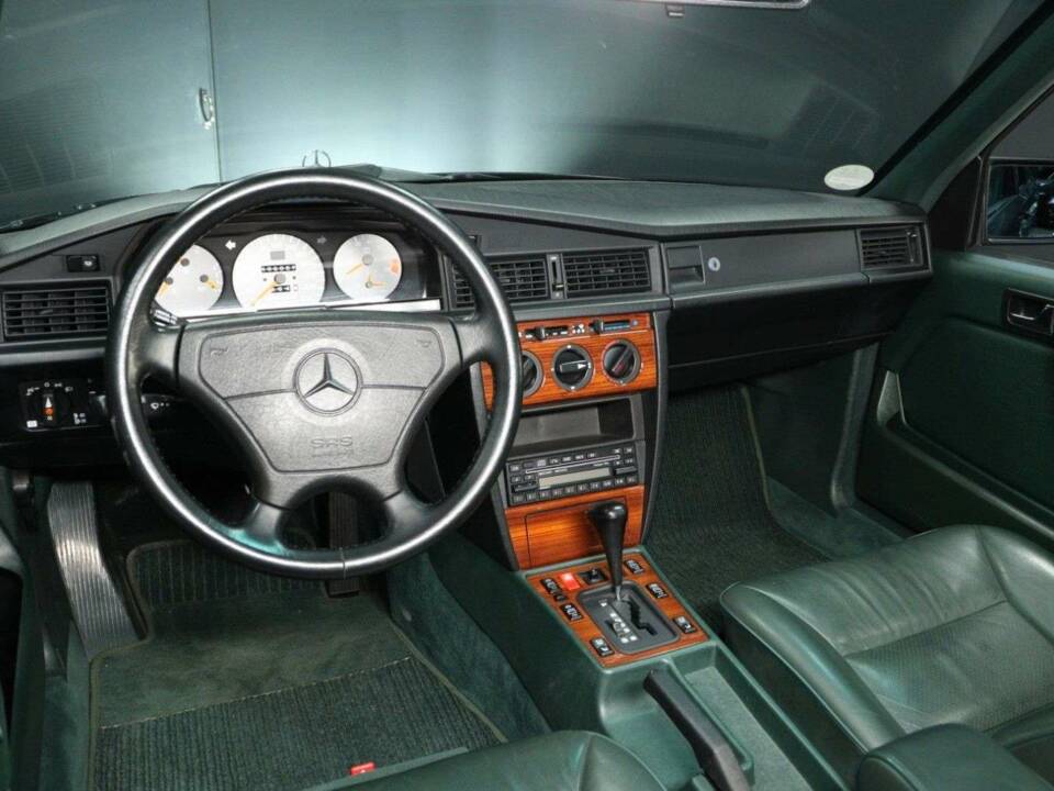 Afbeelding 14/30 van Mercedes-Benz 190 E 3.2 AMG (1992)