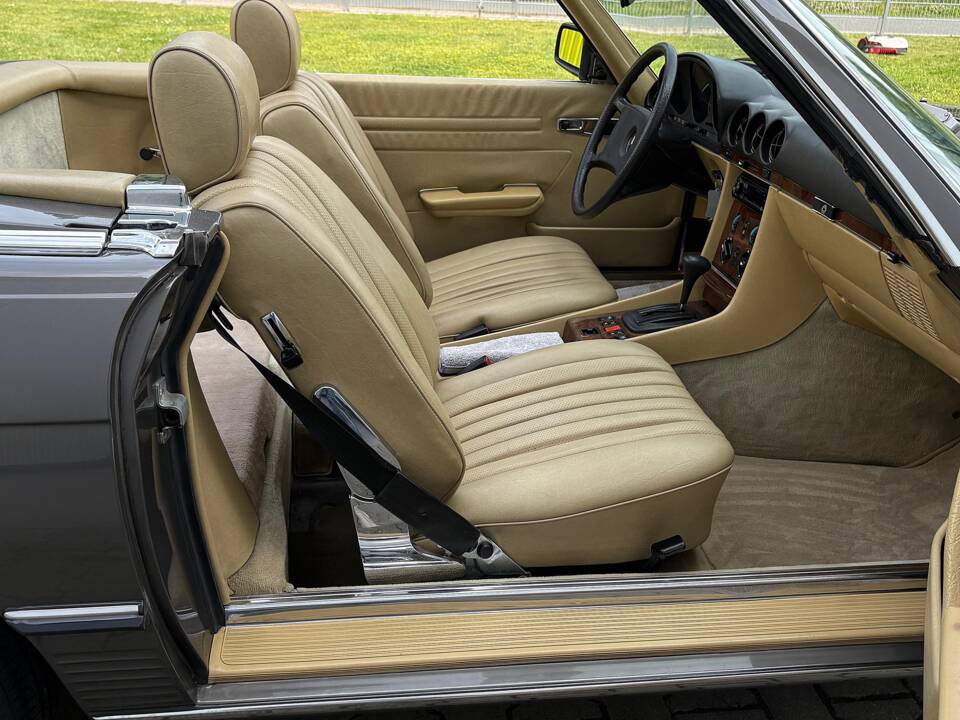 Image 18/24 de Mercedes-Benz 280 SL (1984)