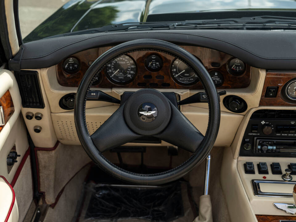 Immagine 18/32 di Aston Martin V8 Vantage Volante (1988)