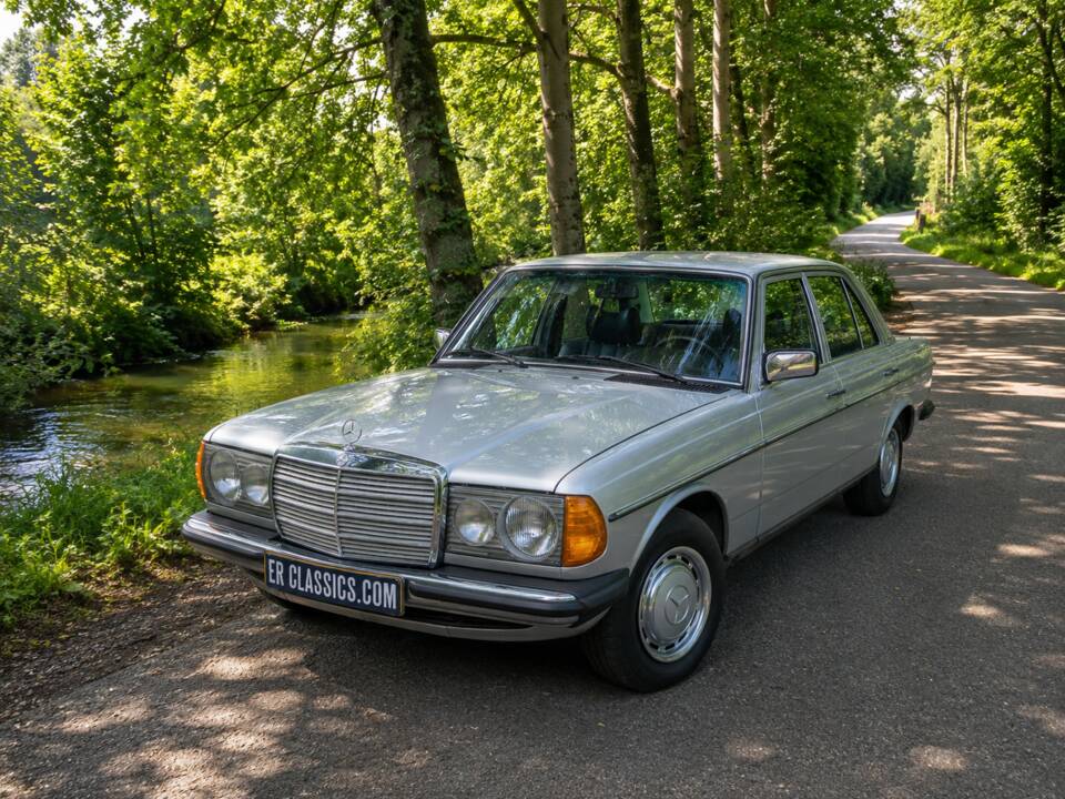 Bild 1/8 von Mercedes-Benz 250 (1978)