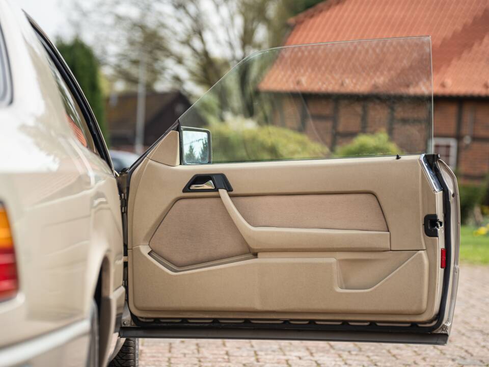 Afbeelding 53/63 van Mercedes-Benz 230 CE (1988)