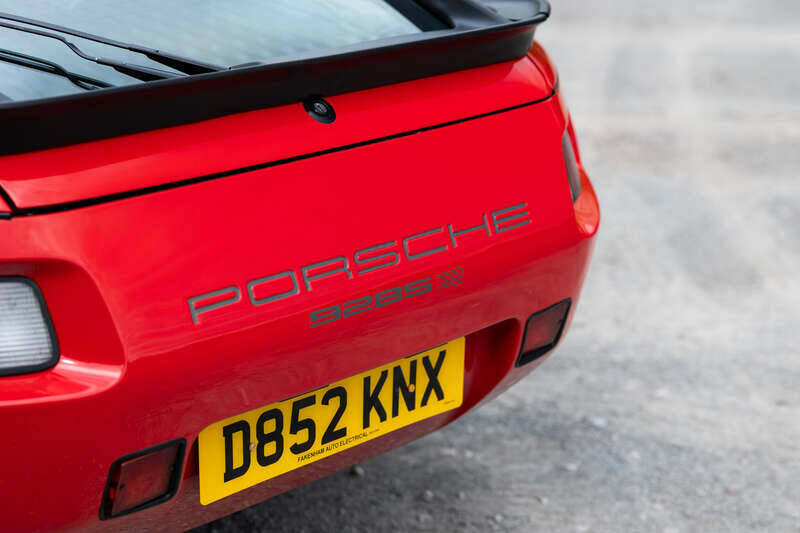 Image 29/50 of Porsche 928 S (1986)
