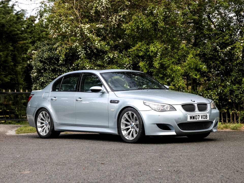 Image 3/14 of BMW M5 (2007)