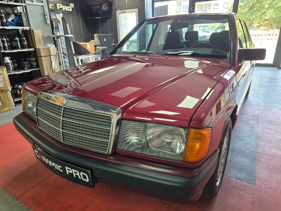 Imagen 5/69 de Mercedes-Benz 190 E 1.8 (1991)