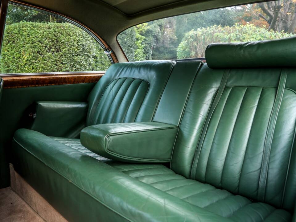 Image 17/43 of Bentley S 2 Continental (1961)