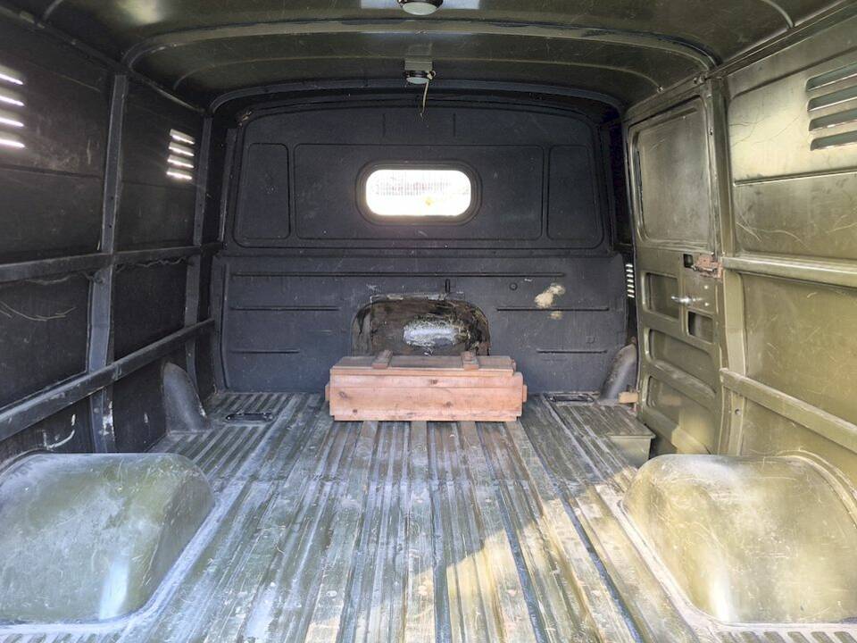 Image 39/51 of UAZ 3741 (1991)