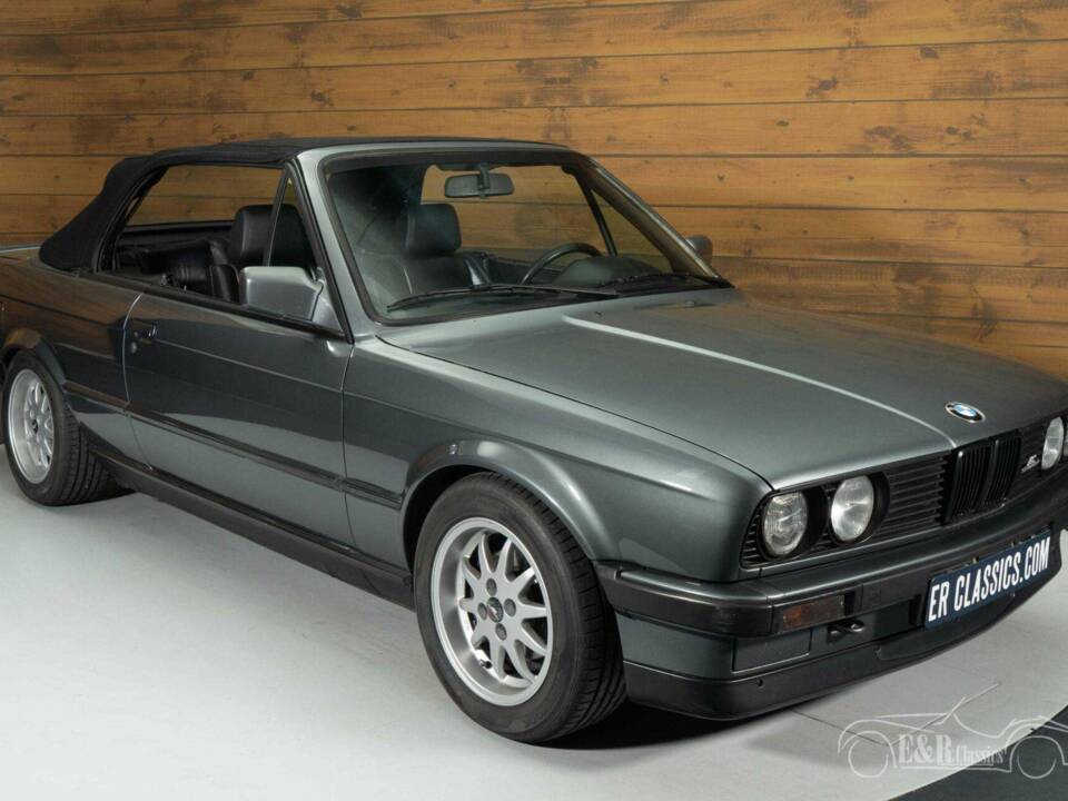 Image 13/19 of BMW 320i (1989)
