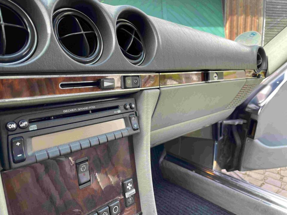 Immagine 19/56 di Mercedes-Benz 500 SL (1985)
