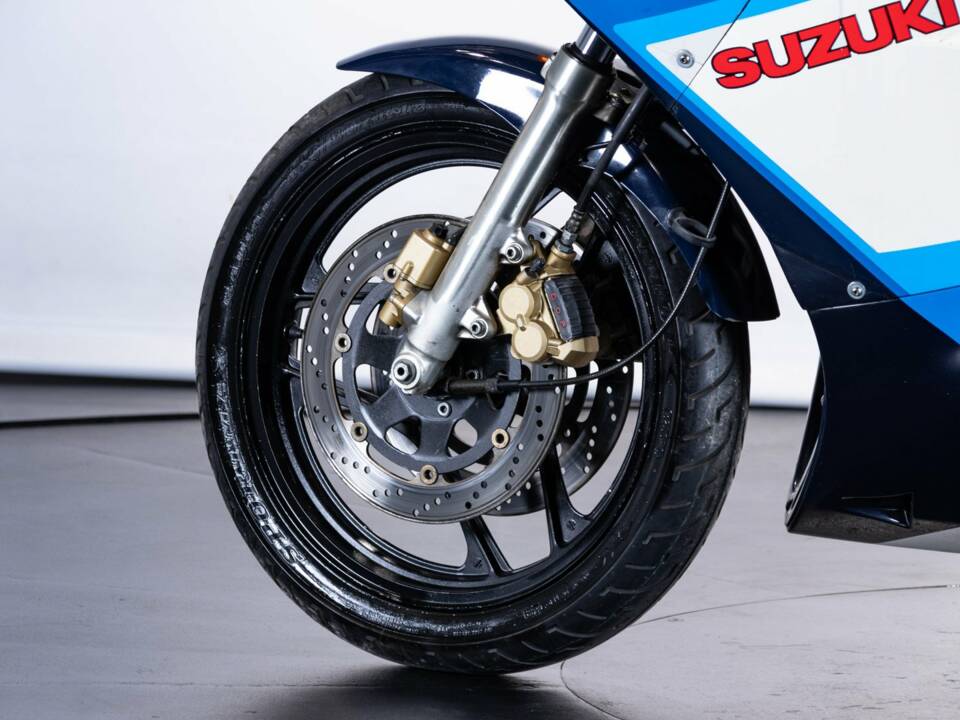 Bild 15/50 von Suzuki DUMMY (1986)