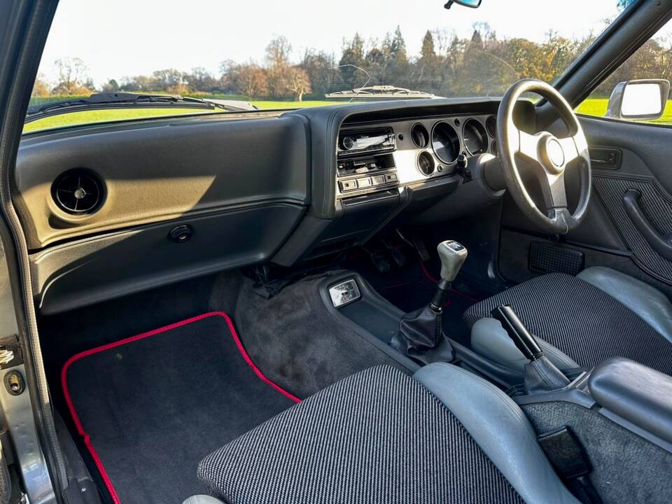 Bild 53/70 von Ford Capri 2,8i (1986)