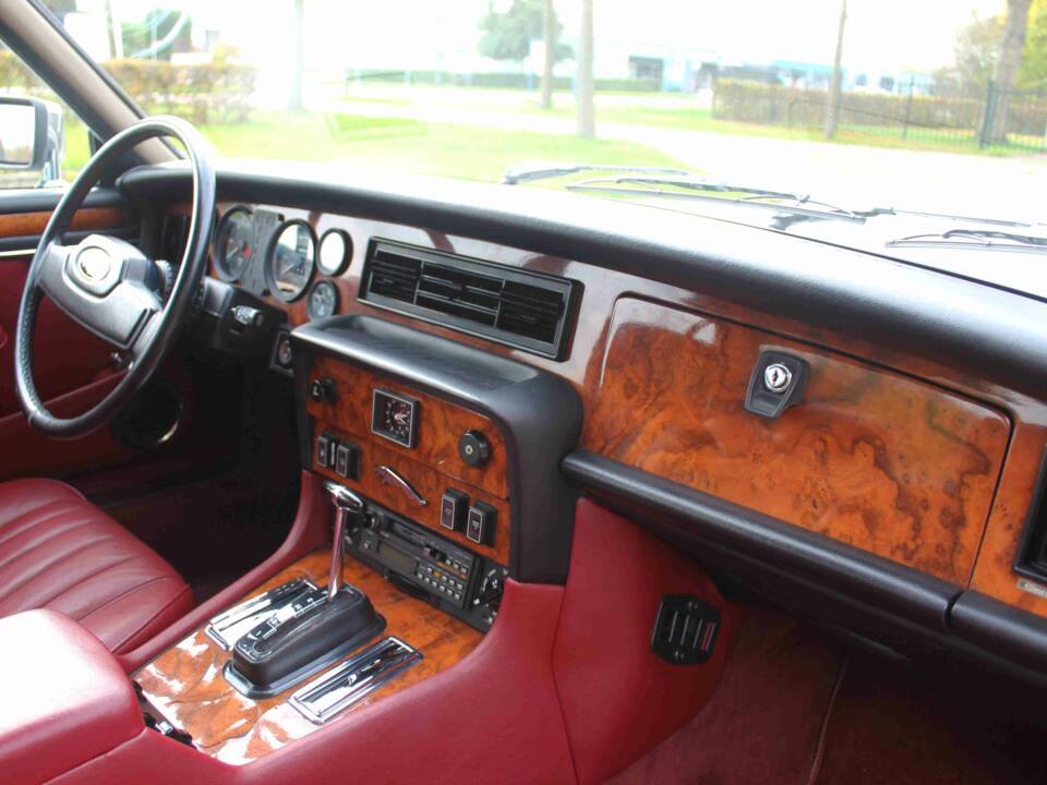 Bild 47/68 von Jaguar XJ 6 4.2 (1985)