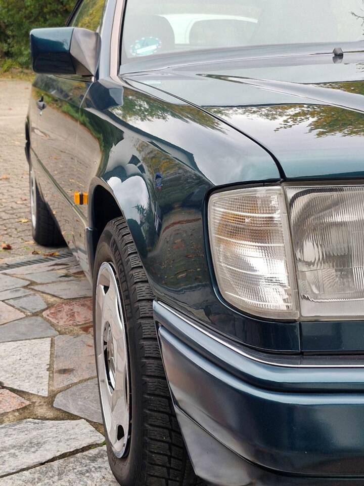 Afbeelding 7/38 van Mercedes-Benz E 200 (1995)