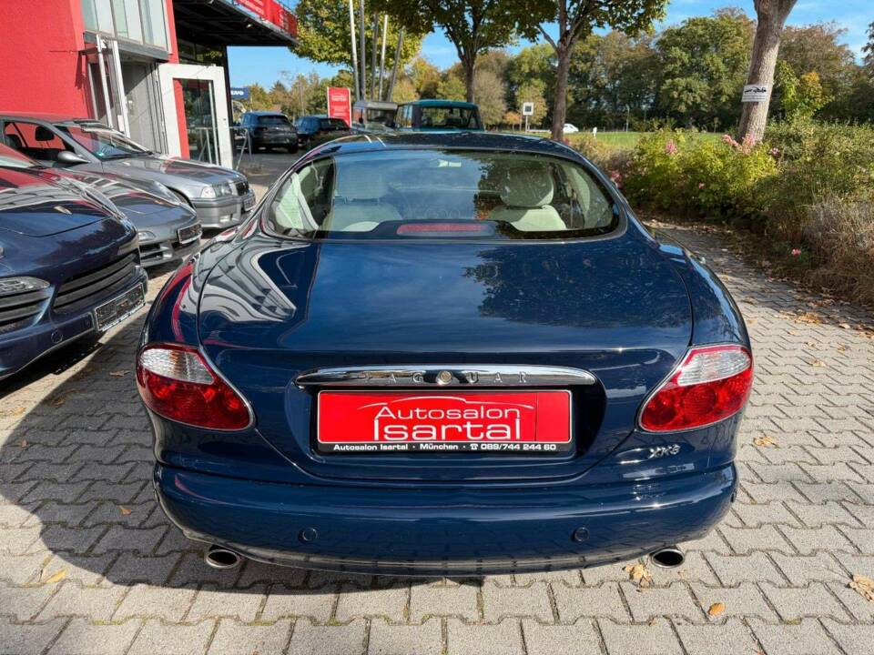 Image 6/35 of Jaguar XK8 4.0 (2002)