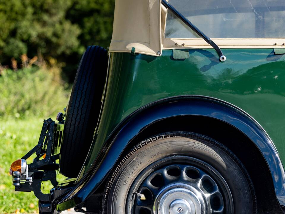 Image 34/50 of Morris Eight (1937)