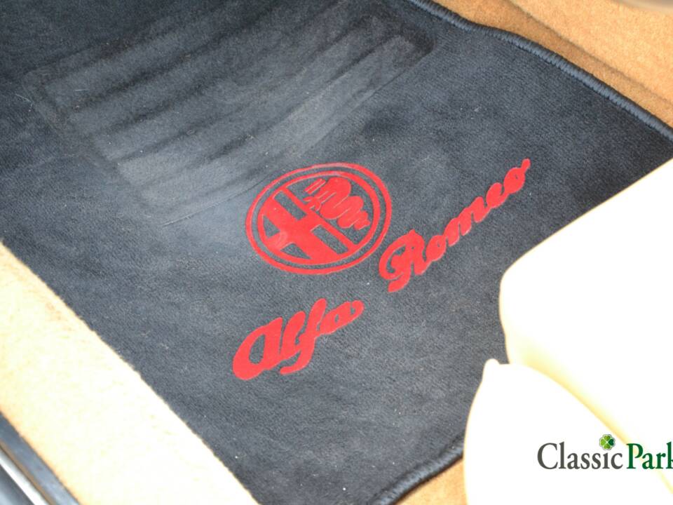 Image 28/50 of Alfa Romeo 2.0 Spider (1990)