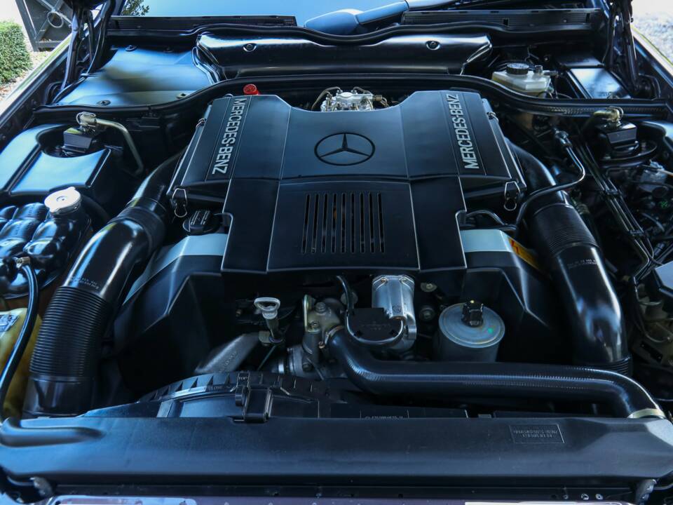 Image 11/50 of Mercedes-Benz 500 SL (1990)