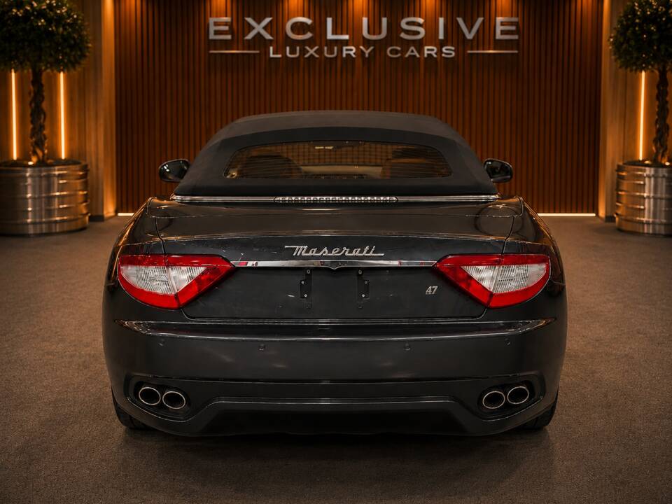 Bild 21/59 von Maserati GranCabrio 4.7 (2010)