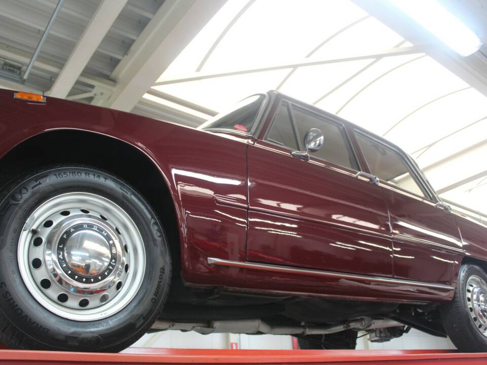 Imagen 12/50 de Alfa Romeo Giulia Nuova Super 1600 (1971)