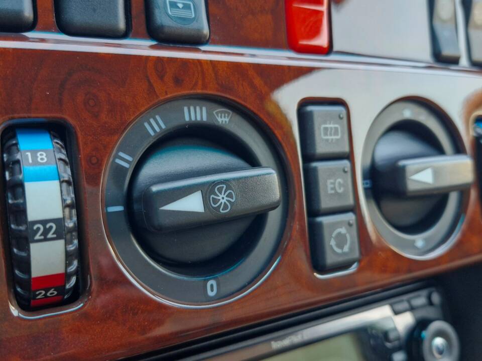Immagine 14/20 di Mercedes-Benz 500 E (1991)