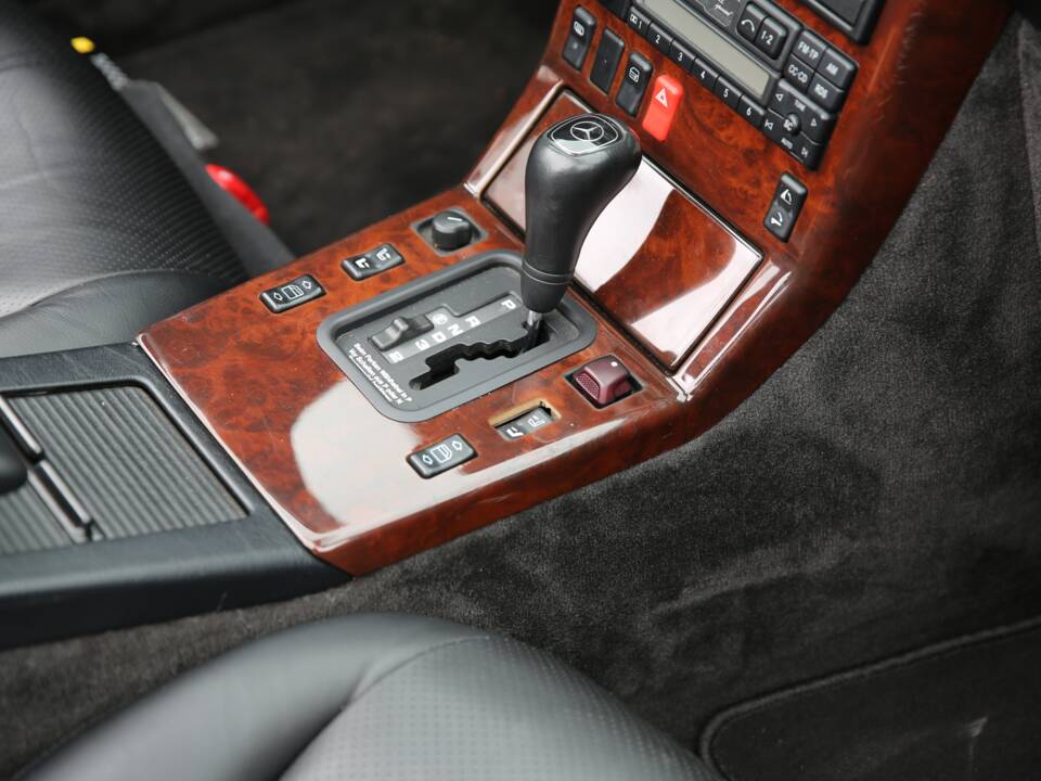 Immagine 7/17 di Mercedes-Benz SL 280 (1995)