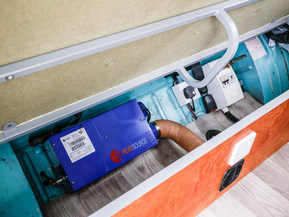 Image 26/40 of Volkswagen T2c Combi (1966)