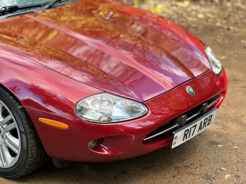 Image 20/50 of Jaguar XK8 4.0 (1998)