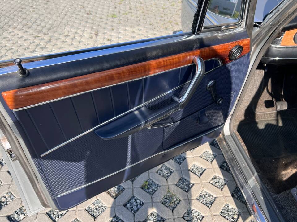 Image 9/30 of BMW 2000 tilux (1968)