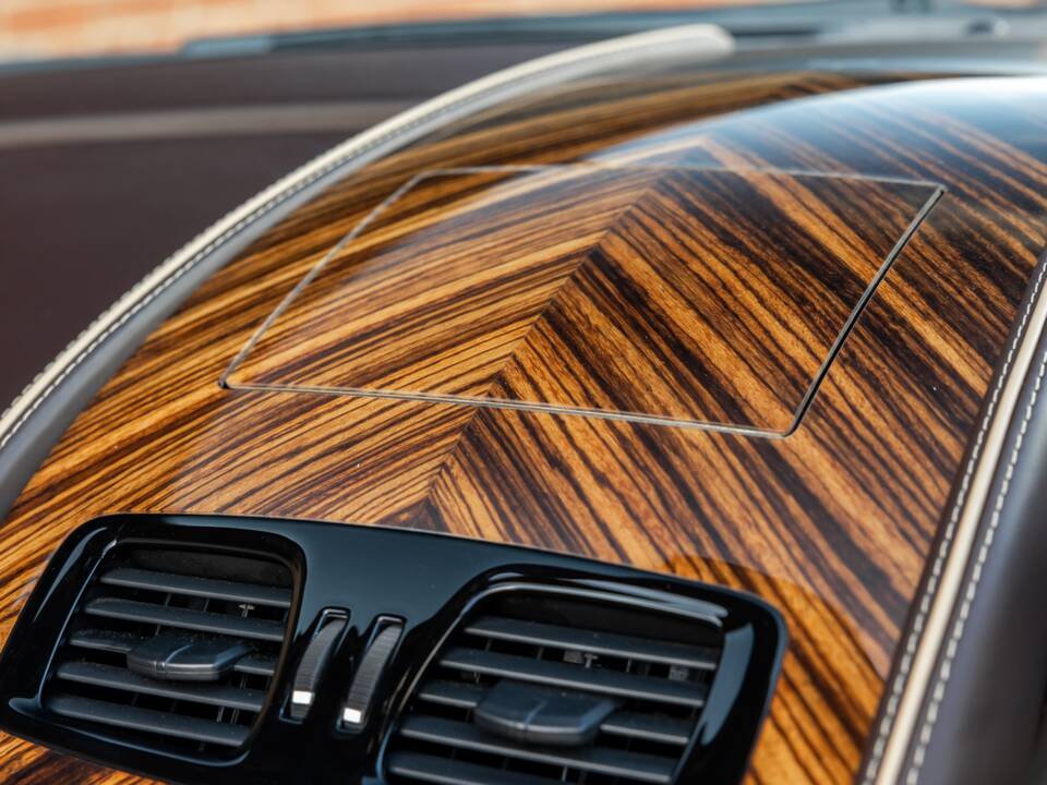 Bild 49/79 von Aston Martin DB 9 GT Volante (2017)