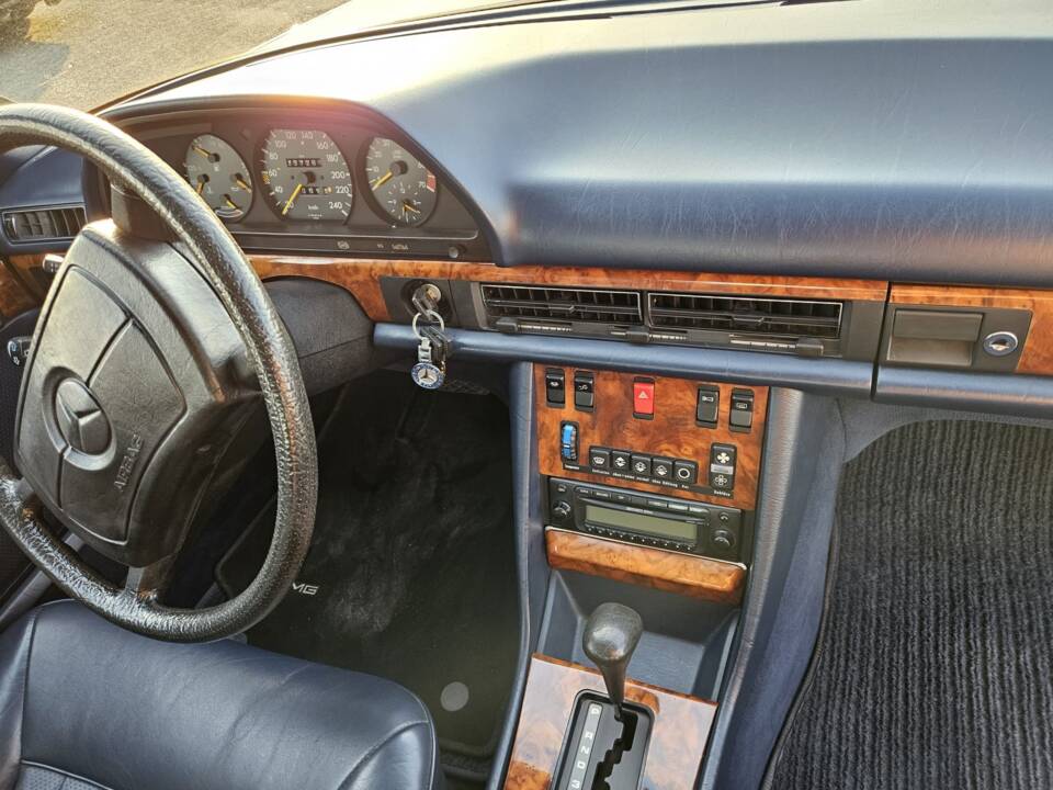 Image 33/100 of Mercedes-Benz 500 SEL (1983)