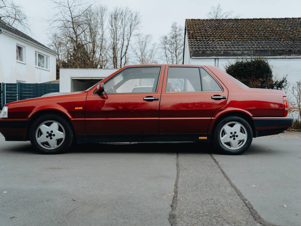 Image 6/20 de Lancia Thema 8.32 (1988)