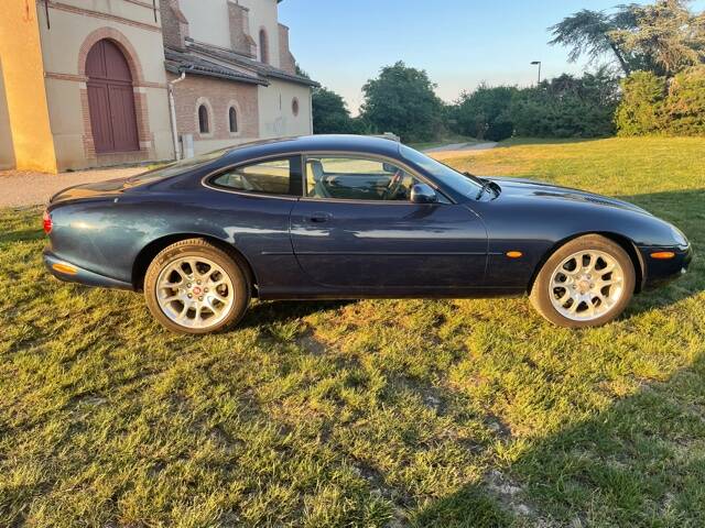 Bild 23/27 von Jaguar XKR (2001)
