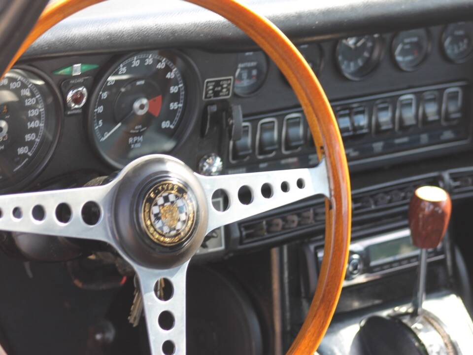 Bild 19/38 von Jaguar E-Type (2+2) (1968)