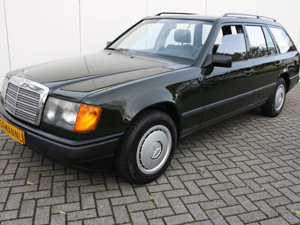 Image 10/14 de Mercedes-Benz 230 TE (1986)