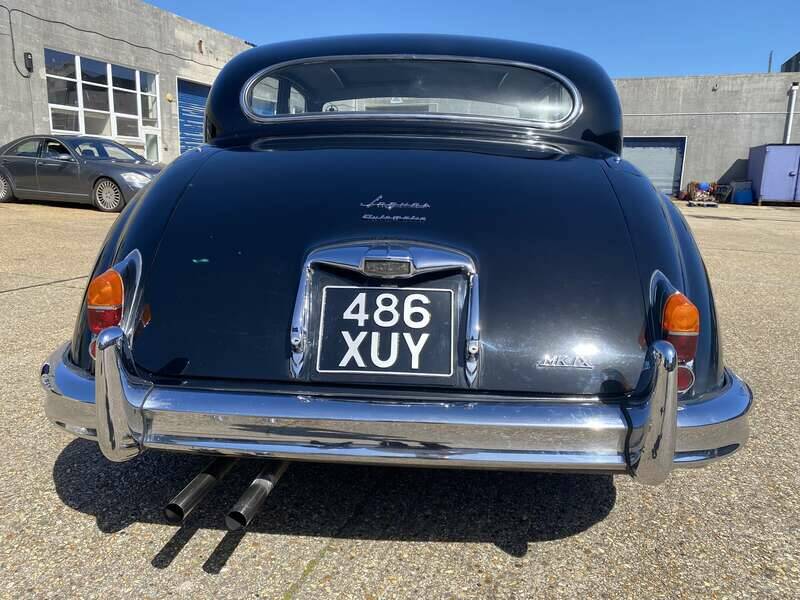 Image 31/35 of Jaguar Mk IX (1960)