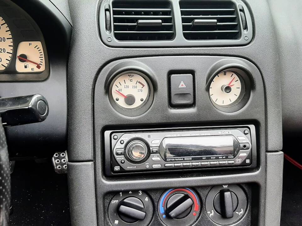 Immagine 22/50 di MG F 1.8i VVC 75 LE "75th Anniversary" (1999)