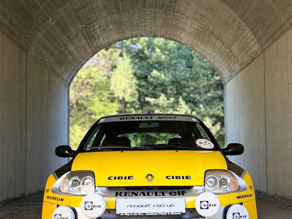 Imagen 10/29 de Renault Clio II V6 (2002)