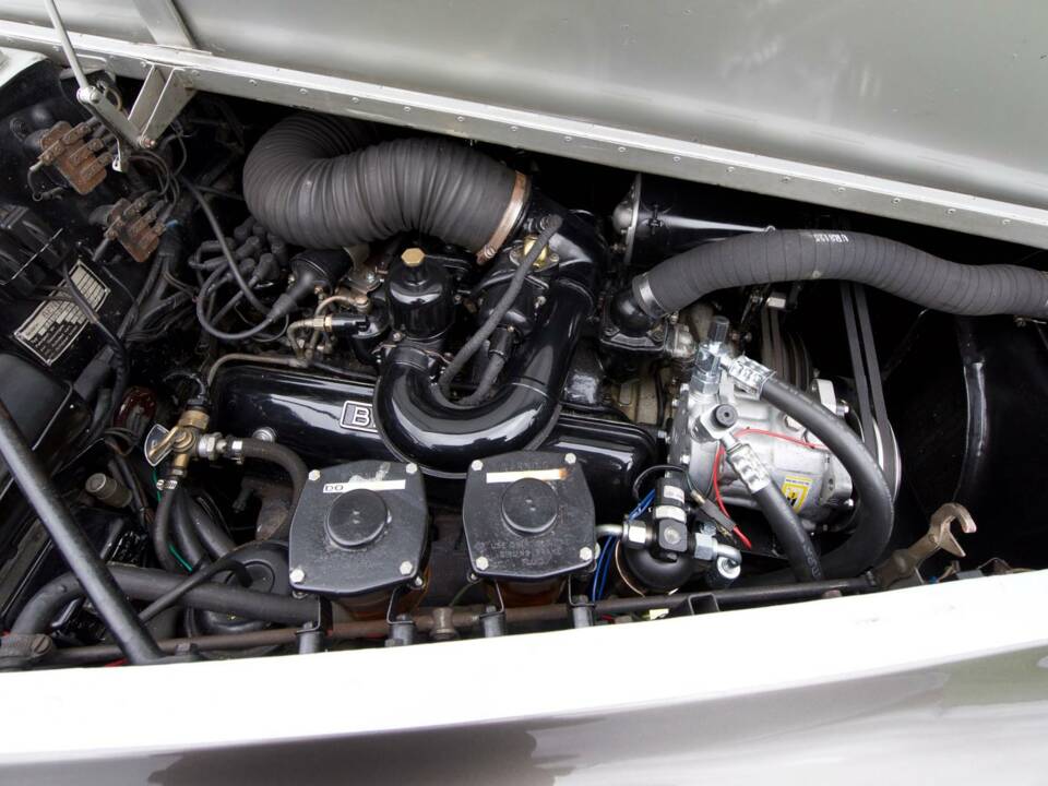 Image 40/50 of Bentley S 2 (1960)