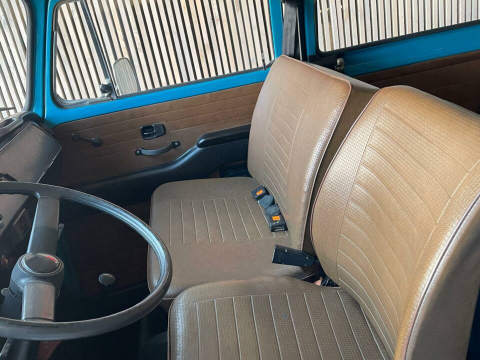 Immagine 40/47 di Volkswagen T2b Kleinbus (1977)