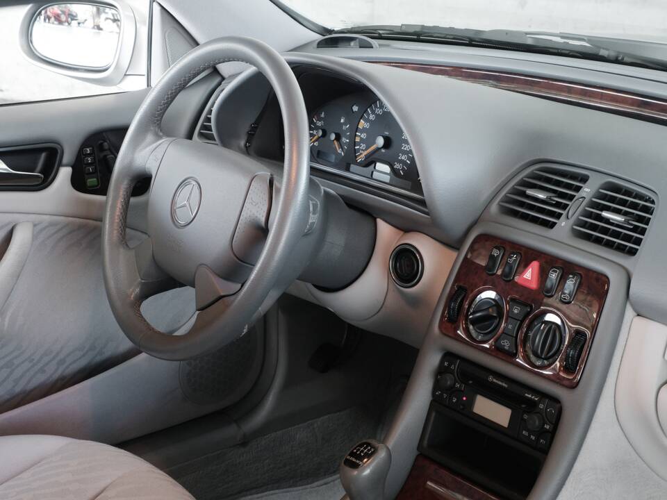 Bild 30/50 von Mercedes-Benz CLK 230 Kompressor (1999)