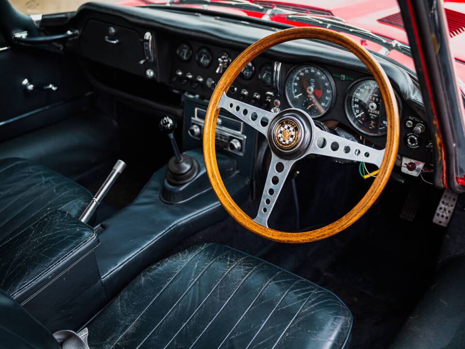 Image 24/46 of Jaguar E-Type (2+2) (1966)