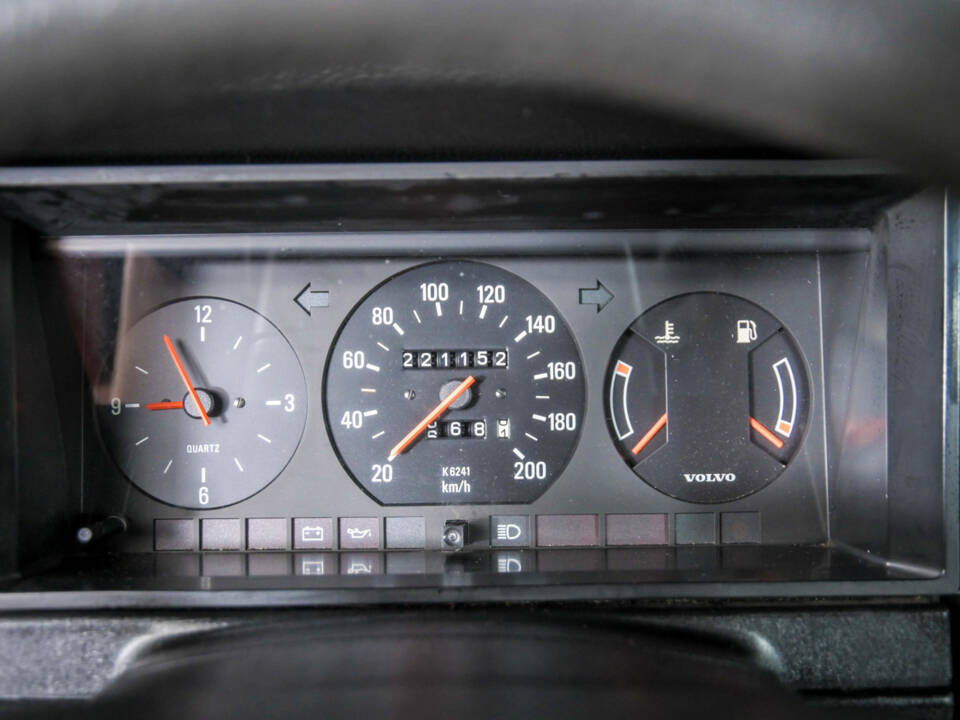 Image 15/50 of Volvo 240 (1987)