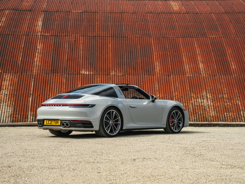 Image 2/33 de Porsche 911 Targa 4S (2021)